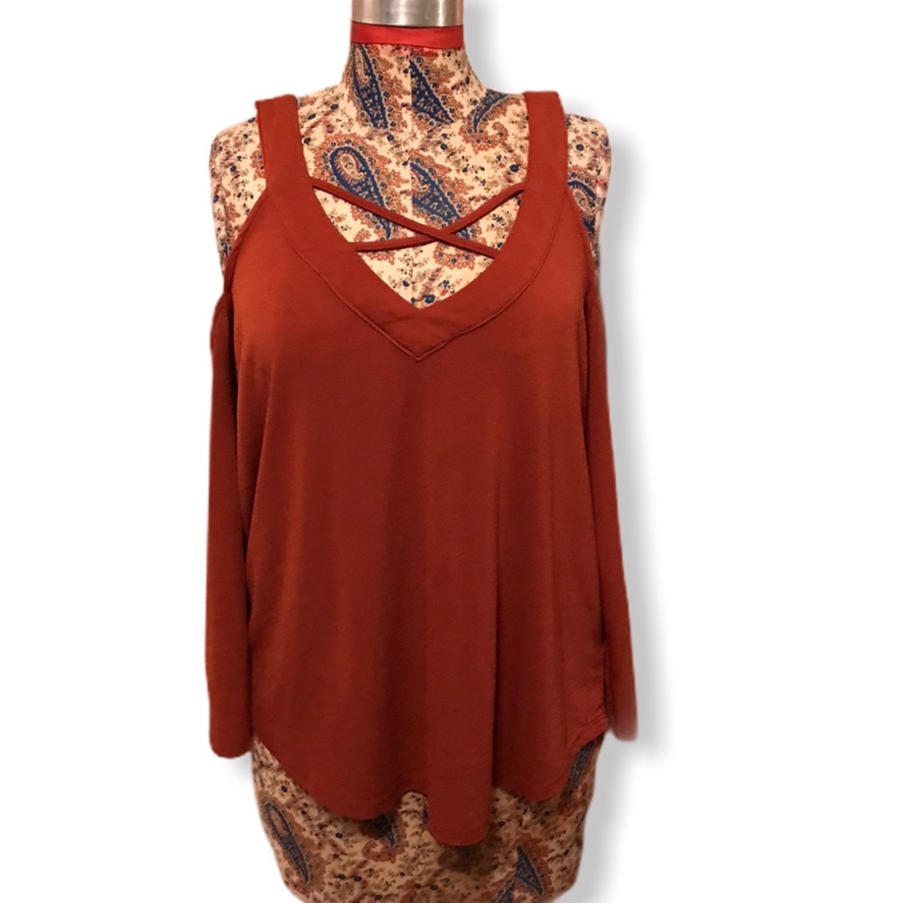 Cold shoulder top!🌙